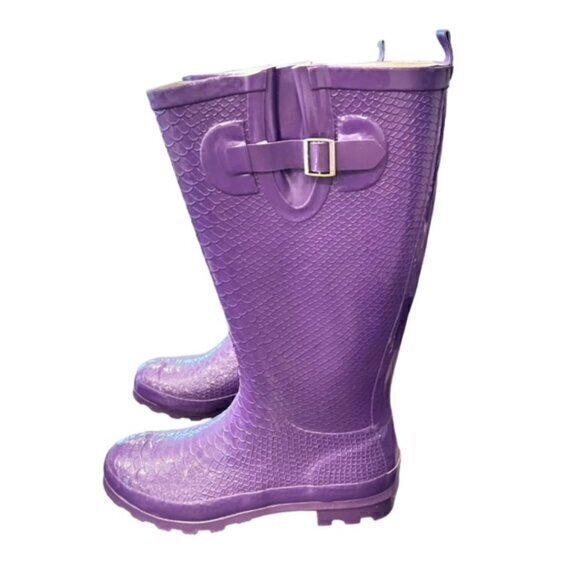 🎉SALE🎉 Fashion Bug Women's 9 W Purple‎ Buckle Rubber Embossed Snake Rainboot - Picture 1 of 9
